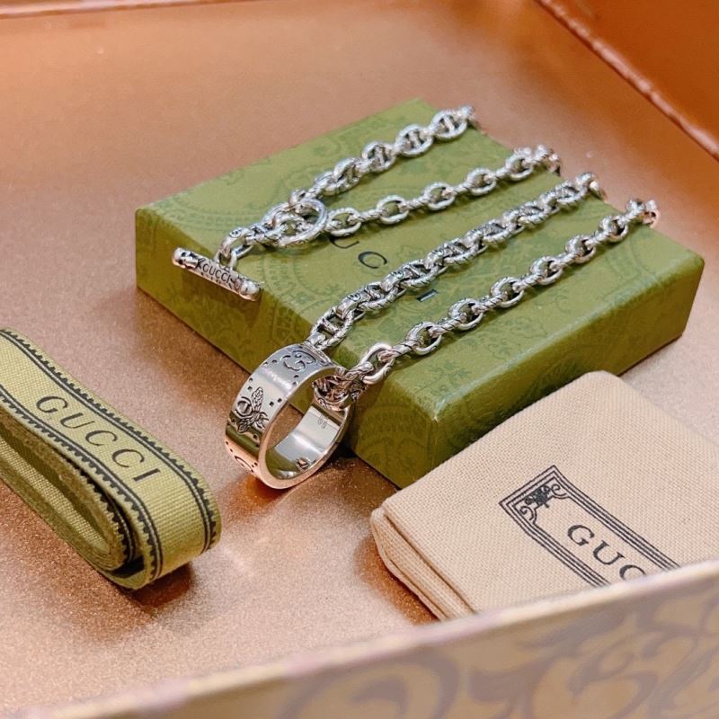 G*u*i necklaces